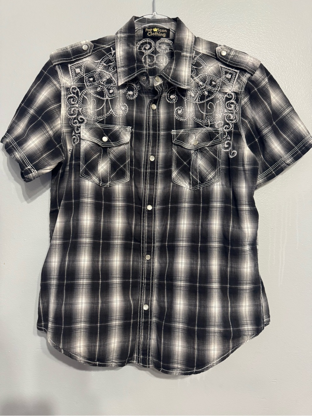 Y2K Buckle Pop Icon Mens Western Pearl Snap Button Up Black Plaid Size Small BKE